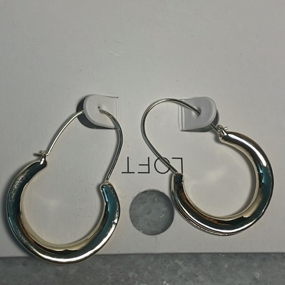 Loft earrings Gold tone jewelry - Picture 3 of 5